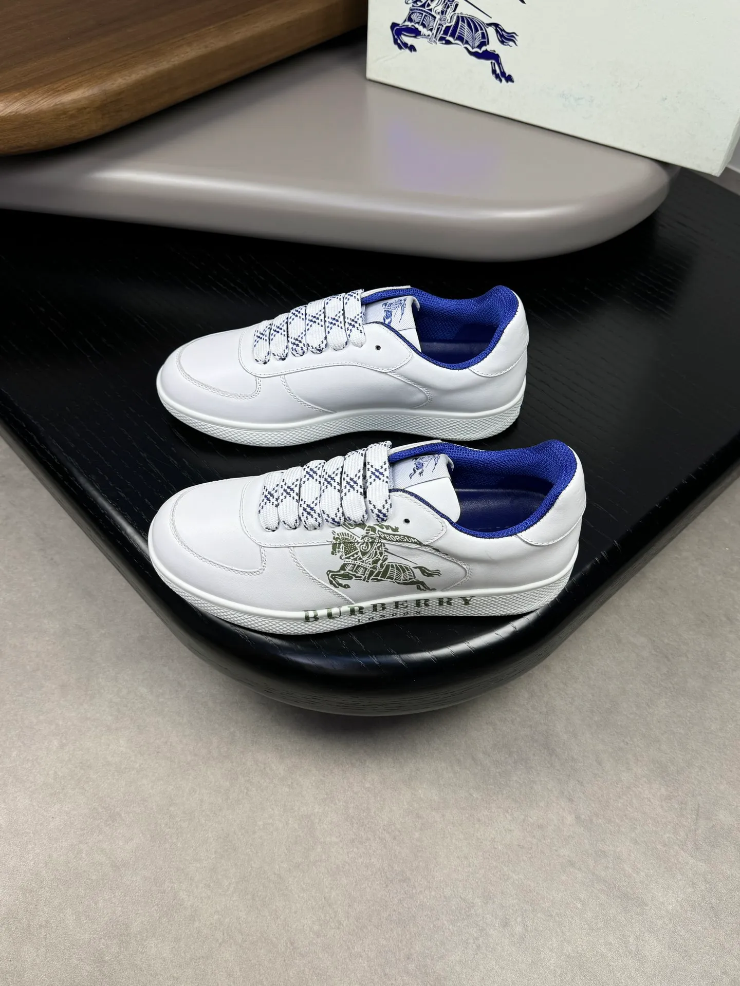 p420💰Men's shoes [BURBERRY] Burberry - High-end quality original order 🔍🔍🔍 - Upper: imported 🔝 Napa calfskin, 3D color printed brand totem on shoe body, tongue brand cloth label, heel air-pressure brand totem - Inner: canvas lining, feet; water-dyed cowhide - Outsole: ultra-light TPR rubber; two-color molded outsole -Ultra-high quality control and fine workmanship: outstanding (high-end, extravagance, grade) -Size: 38-44 (45, 46, can be customized)